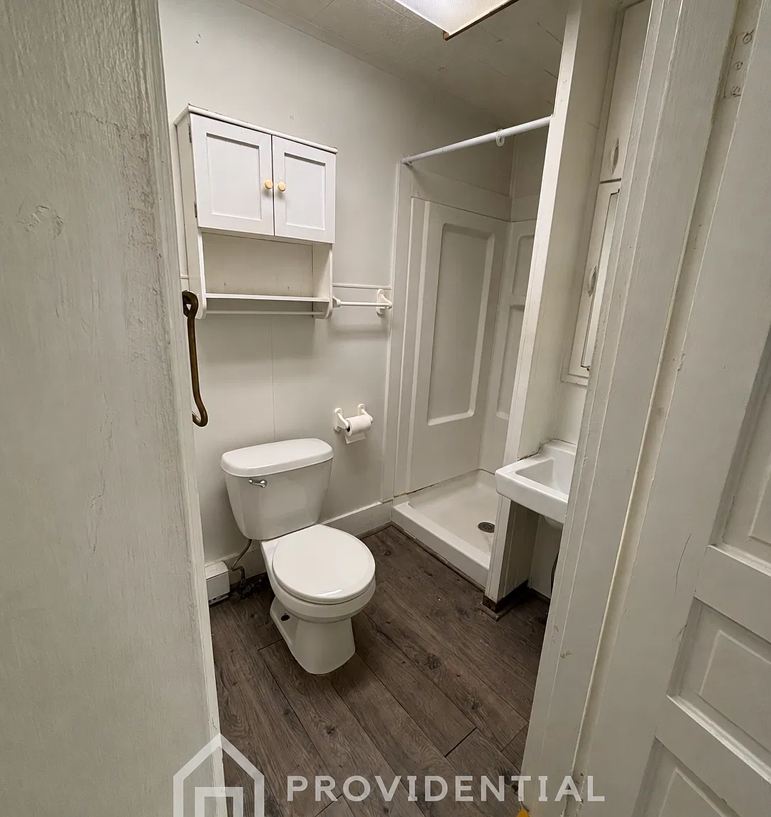 Affordable 1-Bedroom, 1-Bath Triplex Unit in Winchester — Photo 4