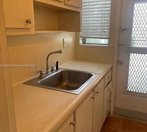 3rd image of 900 Euclid Ave APT 11