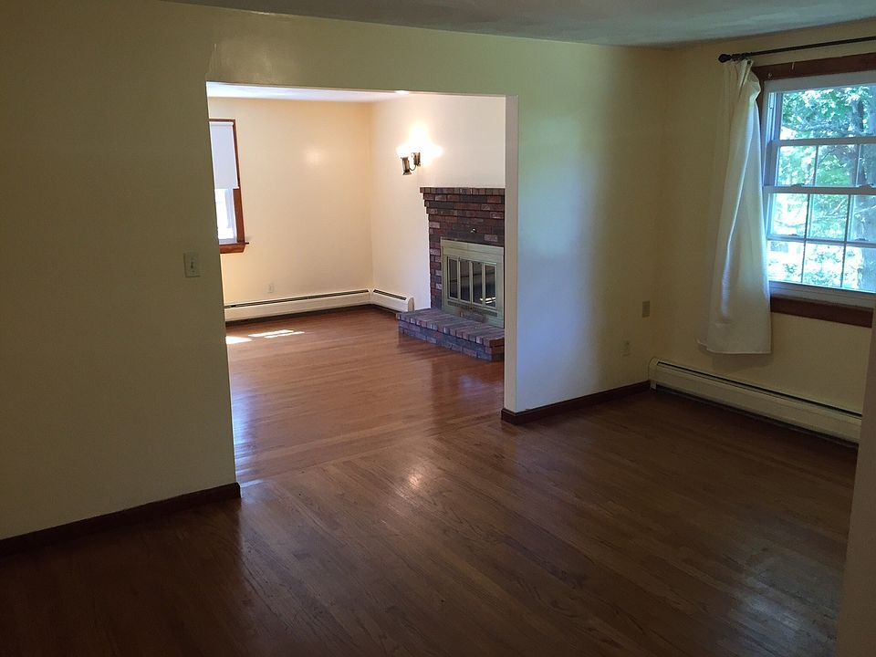 2nd image of 1187 Boylston St