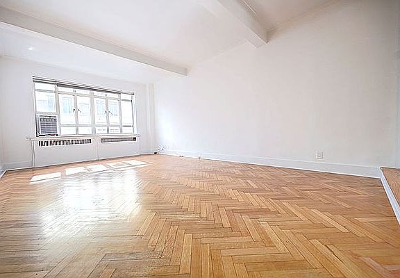2nd image of 10 W 74th St APT 4D