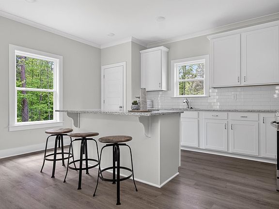 4th image of 151 Townmoor Ln