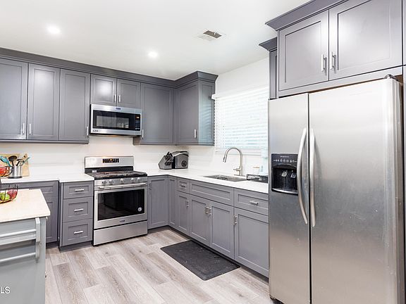 5th image of 10218 Collett Ave