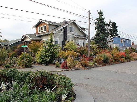 Corner view w/ gardening