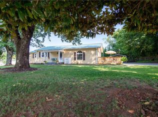 434 N Main St, Dobson, NC 27017