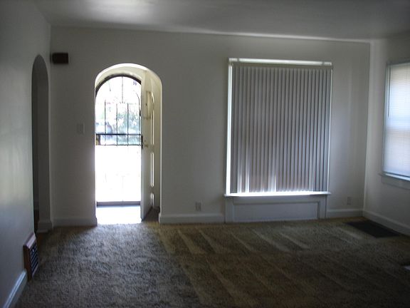 5th image of 2112 College Ave