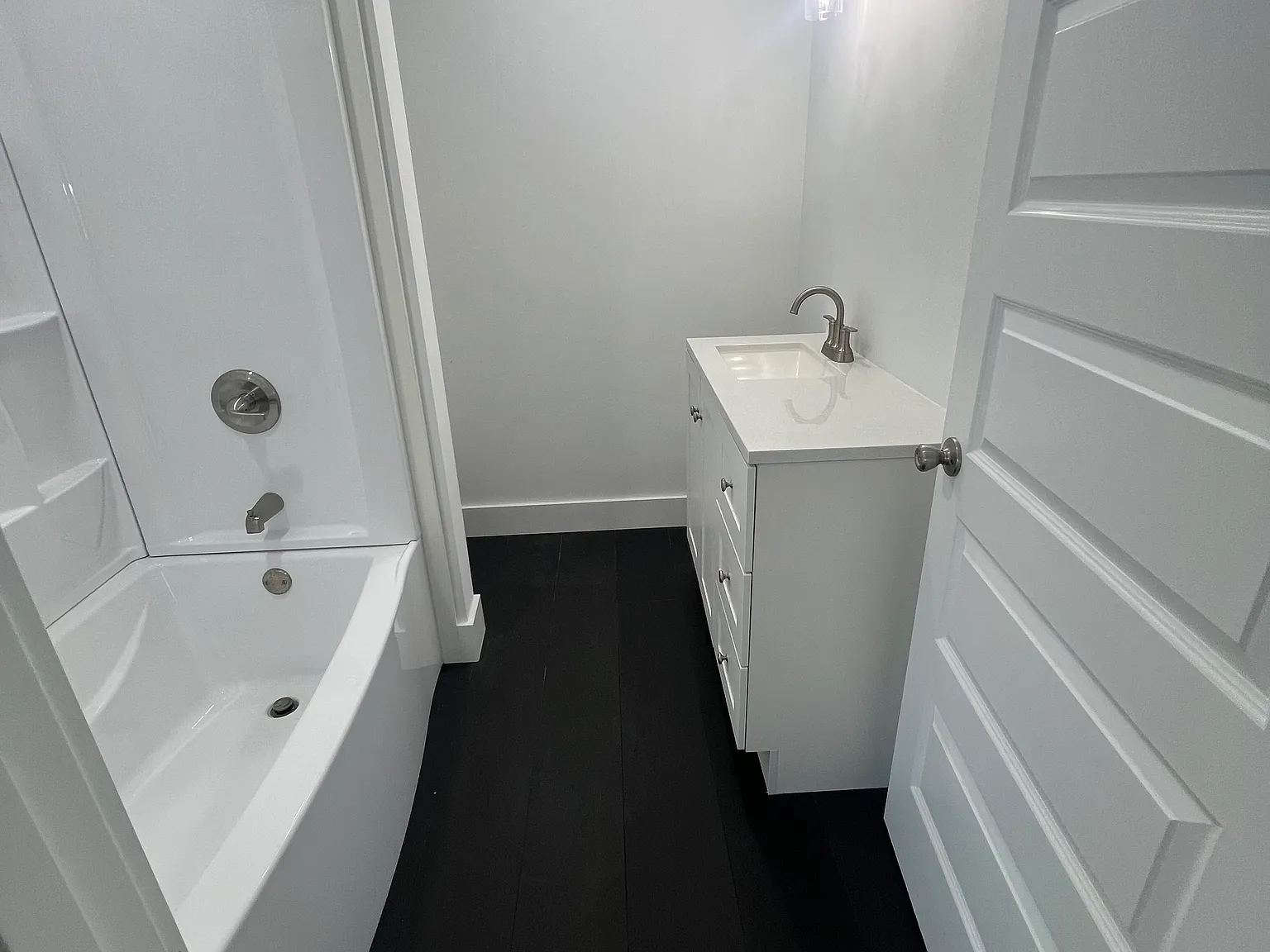 2 bed, 1140 sqft, $1,900 — Photo 2