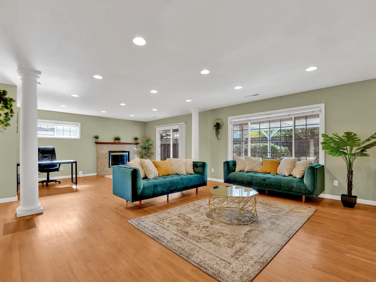 4 bed, 1938 sqft, $4,500 — Photo 4