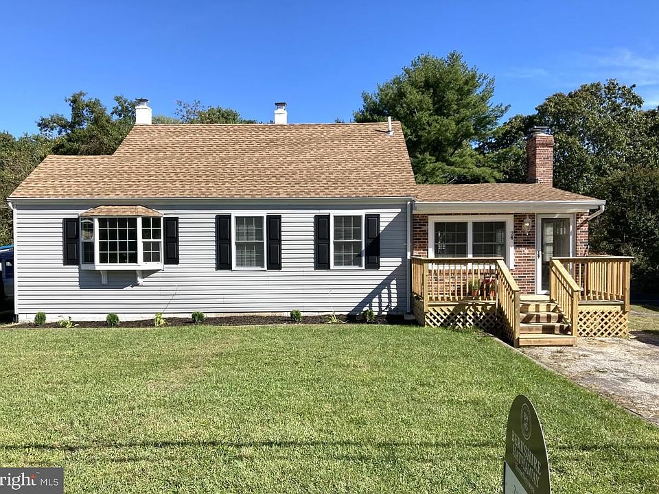 1st image of 24 Oak Ln