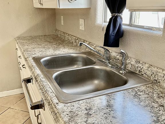 4th image of 880 E F St #17