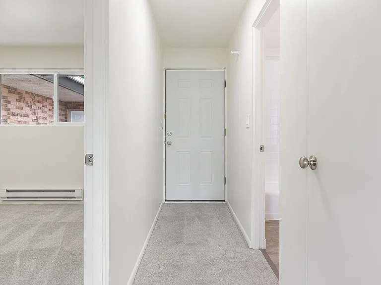 Barrett Apartments — Photo 22