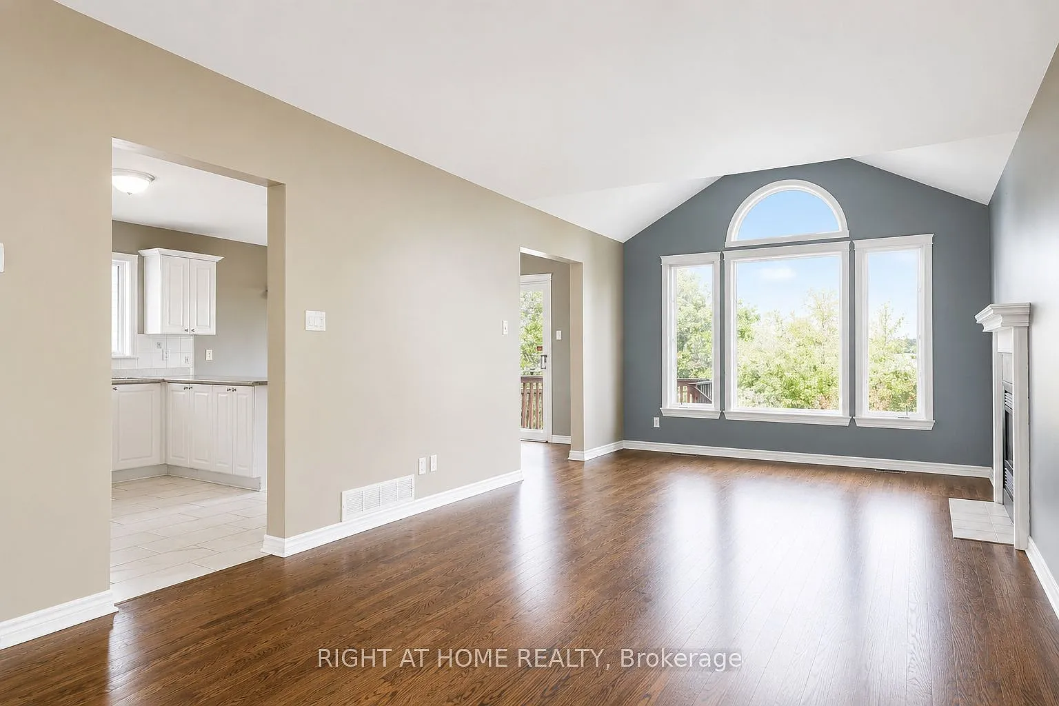 4 bed, $3,000 — Photo 2
