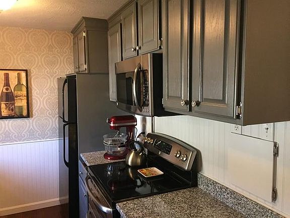 3rd image of 209 Bayberry Hill Ln