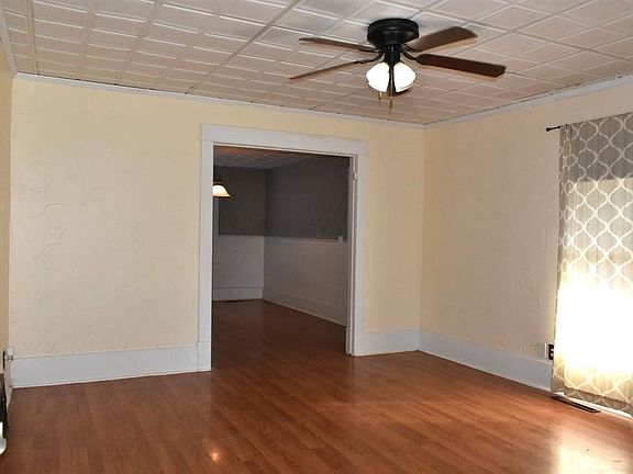 4th image of 802 Locust St