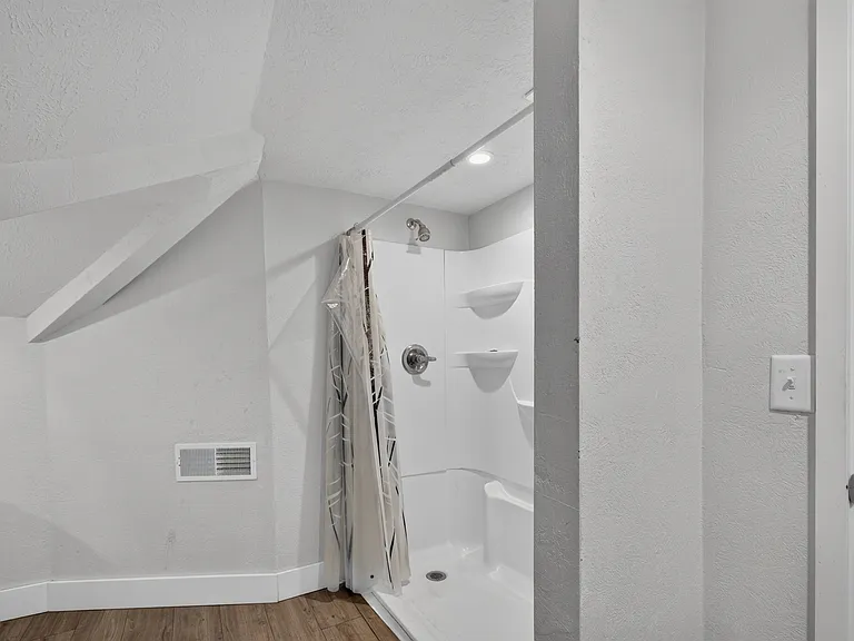 918 Elm St — Photo 10