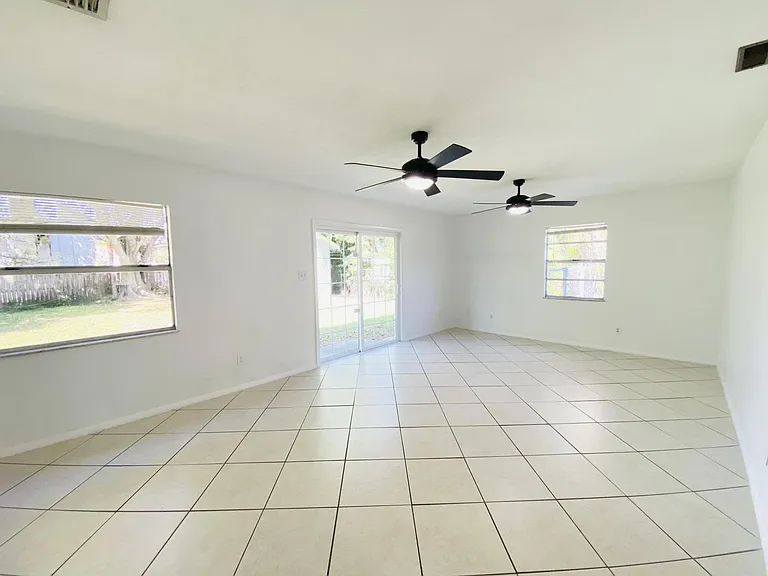 1908 Glendon Dr — Photo 18