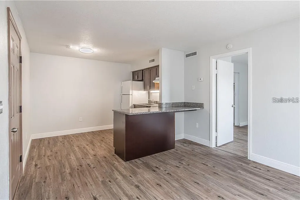 1 bed, 1.0 bath, 525 sqft, $1,147 — Photo 2
