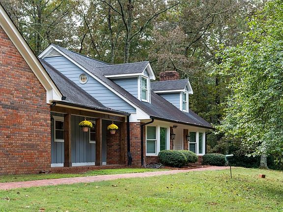 5th image of 311 Herring Rd NE