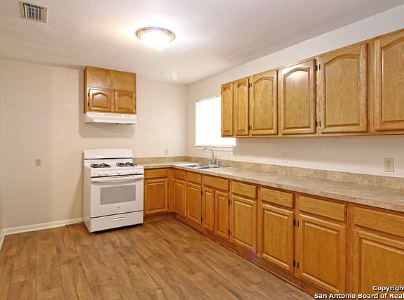 4th image of 110 Huxley Dr