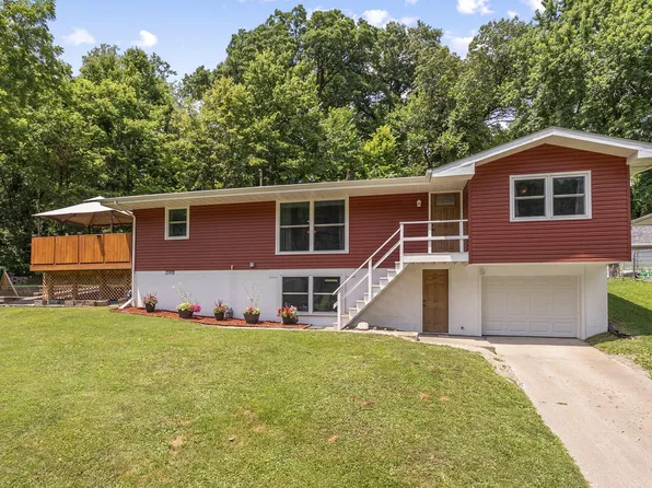 609 Hagerman Dr, Muscatine, IA 52761