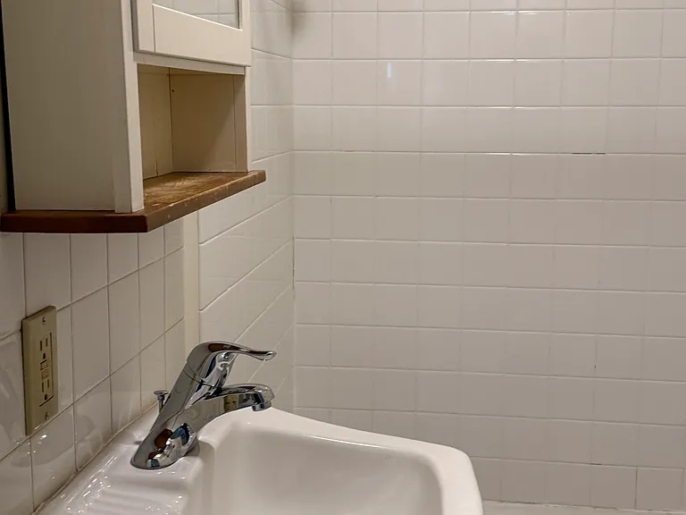 21-23 N Winooski Ave #C — Photo 7