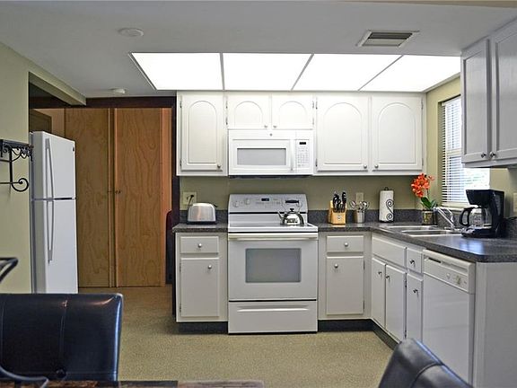 5th image of 8034 Trionfo Ave