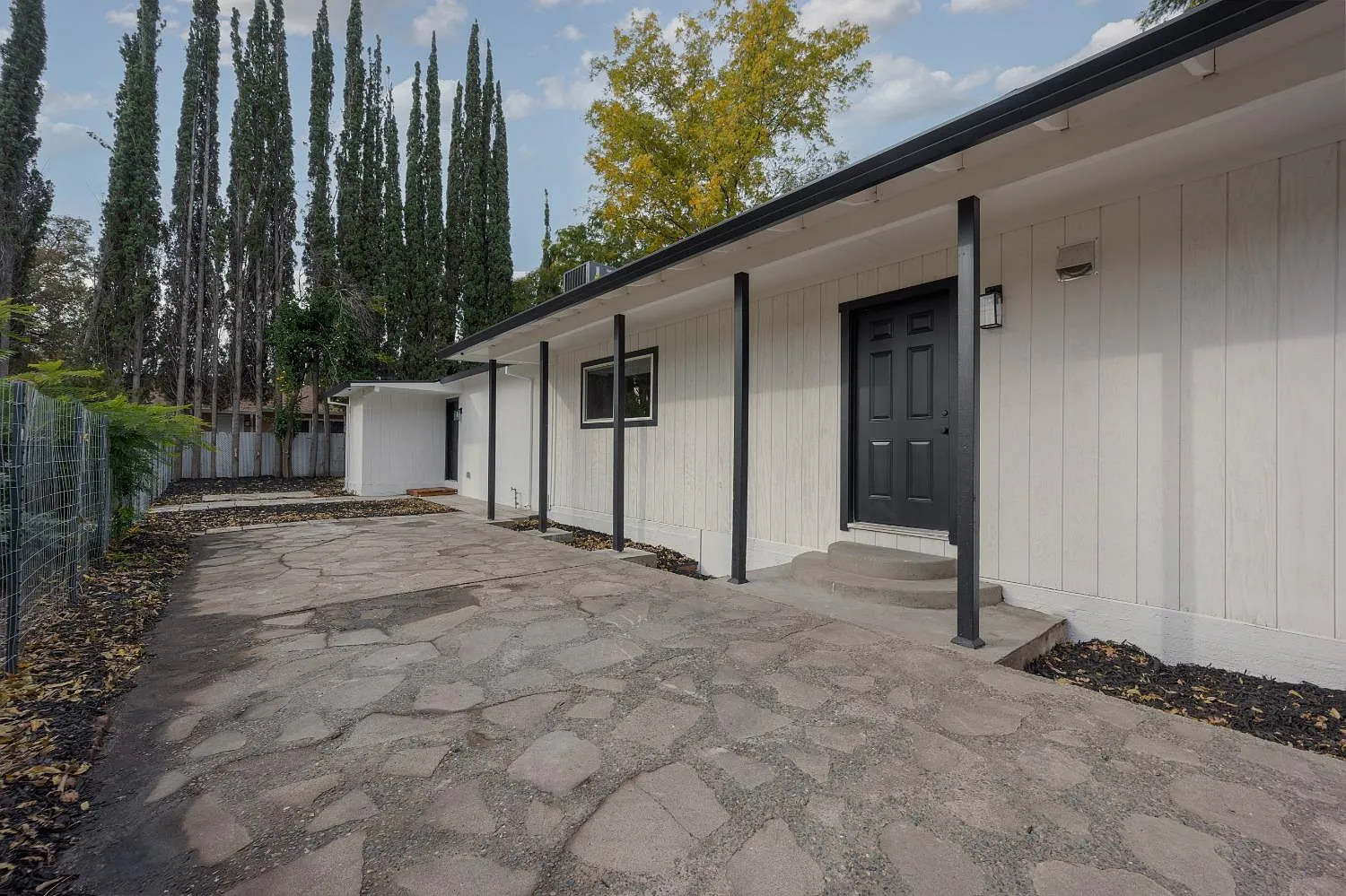 2 bed, 704 sqft, $1,975 — Photo 3