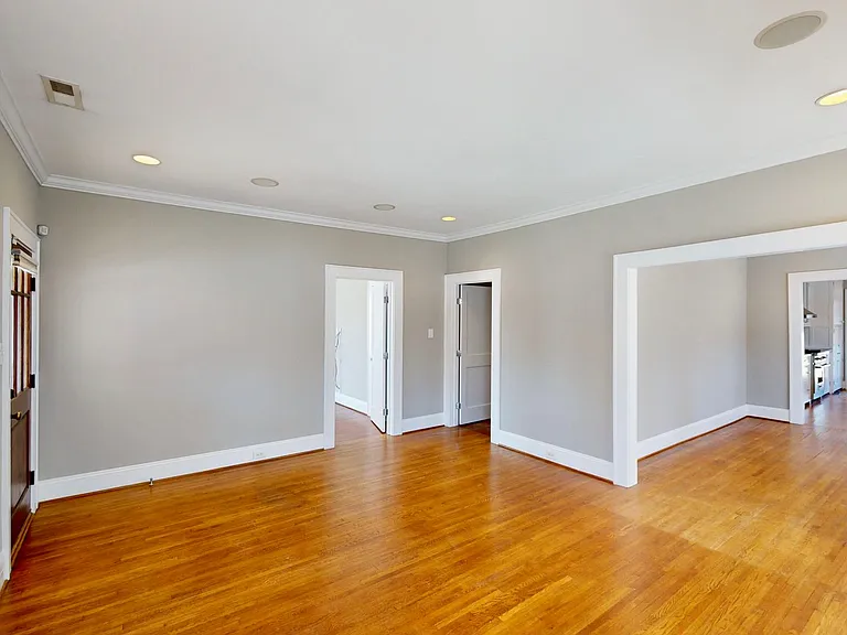 2100 Rozzelles Ferry Rd — Photo 9