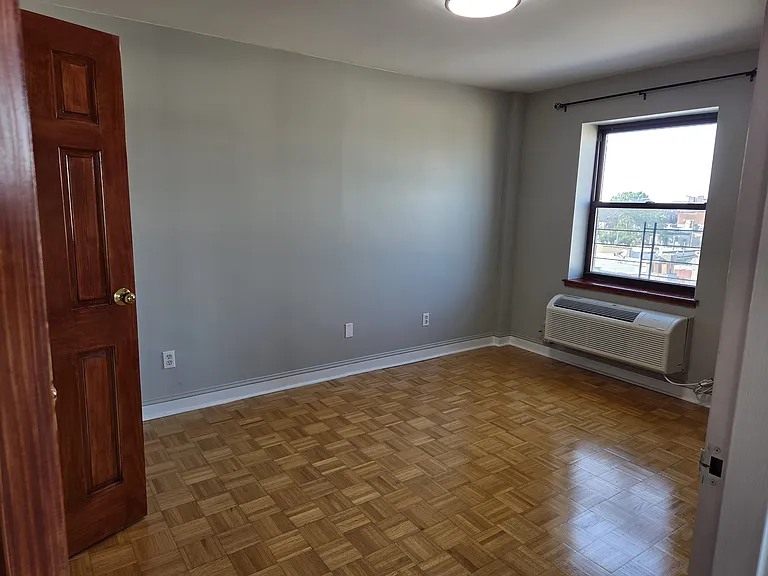 2401 Berg Ave — Photo 9