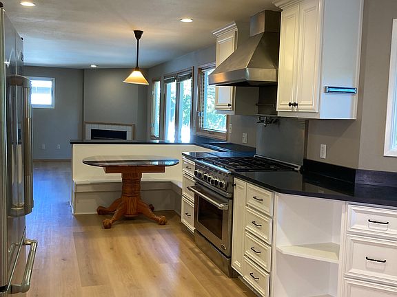 Built in breakfast nook