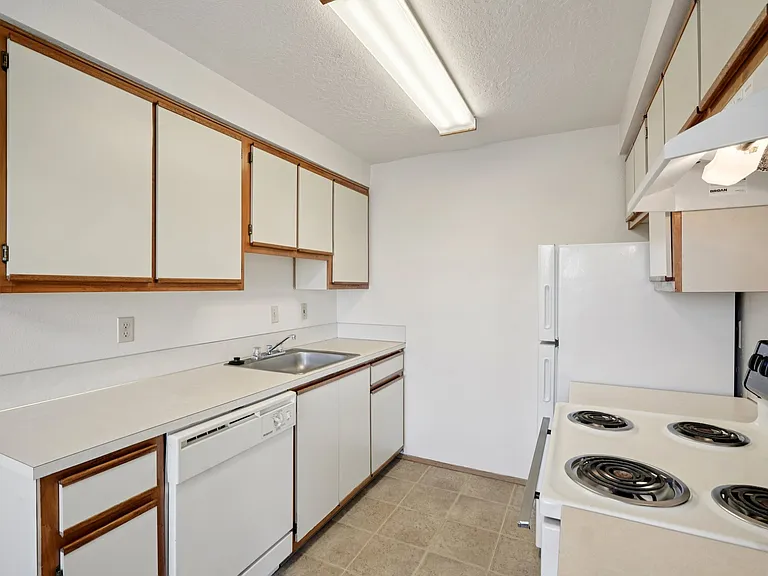 Cedar Court Apartments — Photo 5