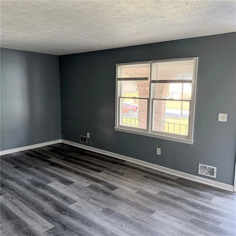 3 bed, 2.5 bath, 1249 sqft, $1,500 — Photo 2