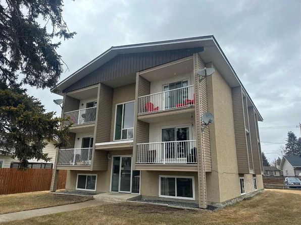 5704 44th Ave #1-6, Lacombe, AB T4L 1E4