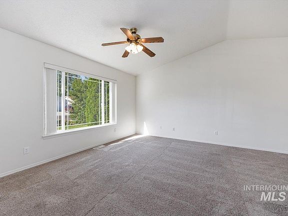 5th image of 555 Hunter Ave
