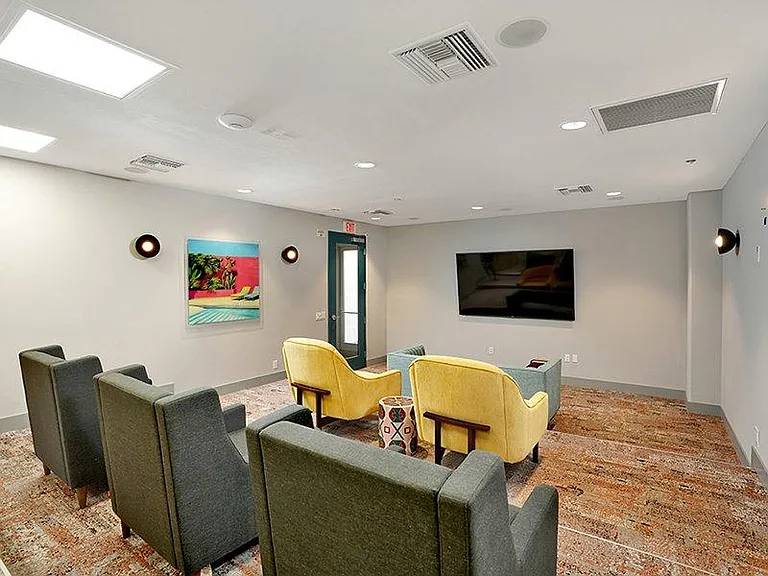 Oasis Anaheim — Photo 28