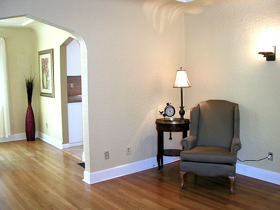 www.LamoureuxRealEstate.com