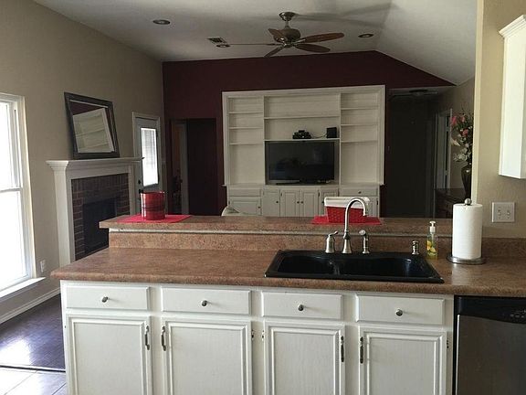 2nd image of 318 Janis Ln