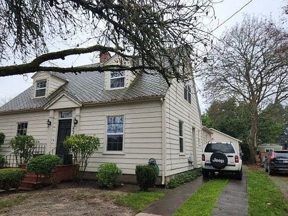 2nd image of 143 SE 6th Ave