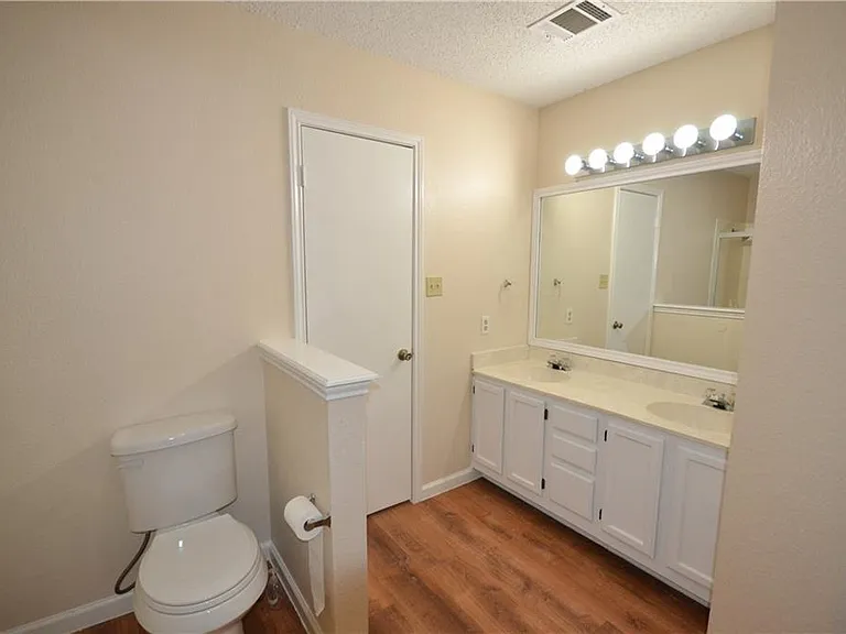 13903 Lothian Dr — Photo 18
