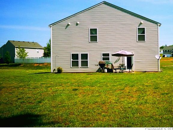 2nd image of 3118 Pikes Peak Dr