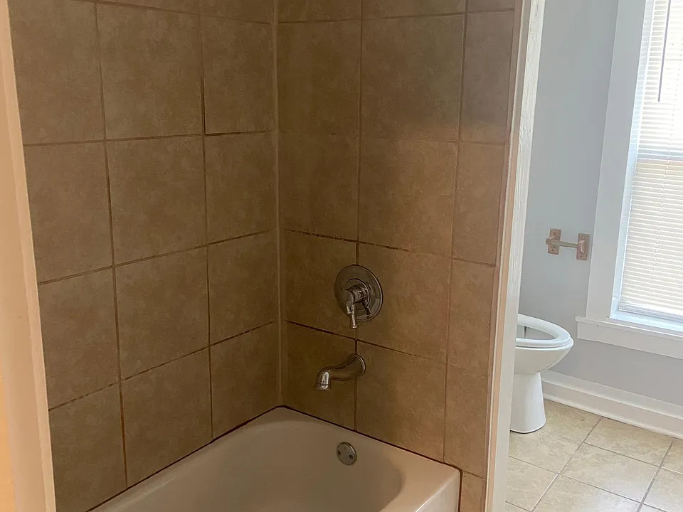 710 Athens Ave #3
