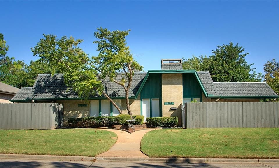1st image of 2909 Rosewood Ln