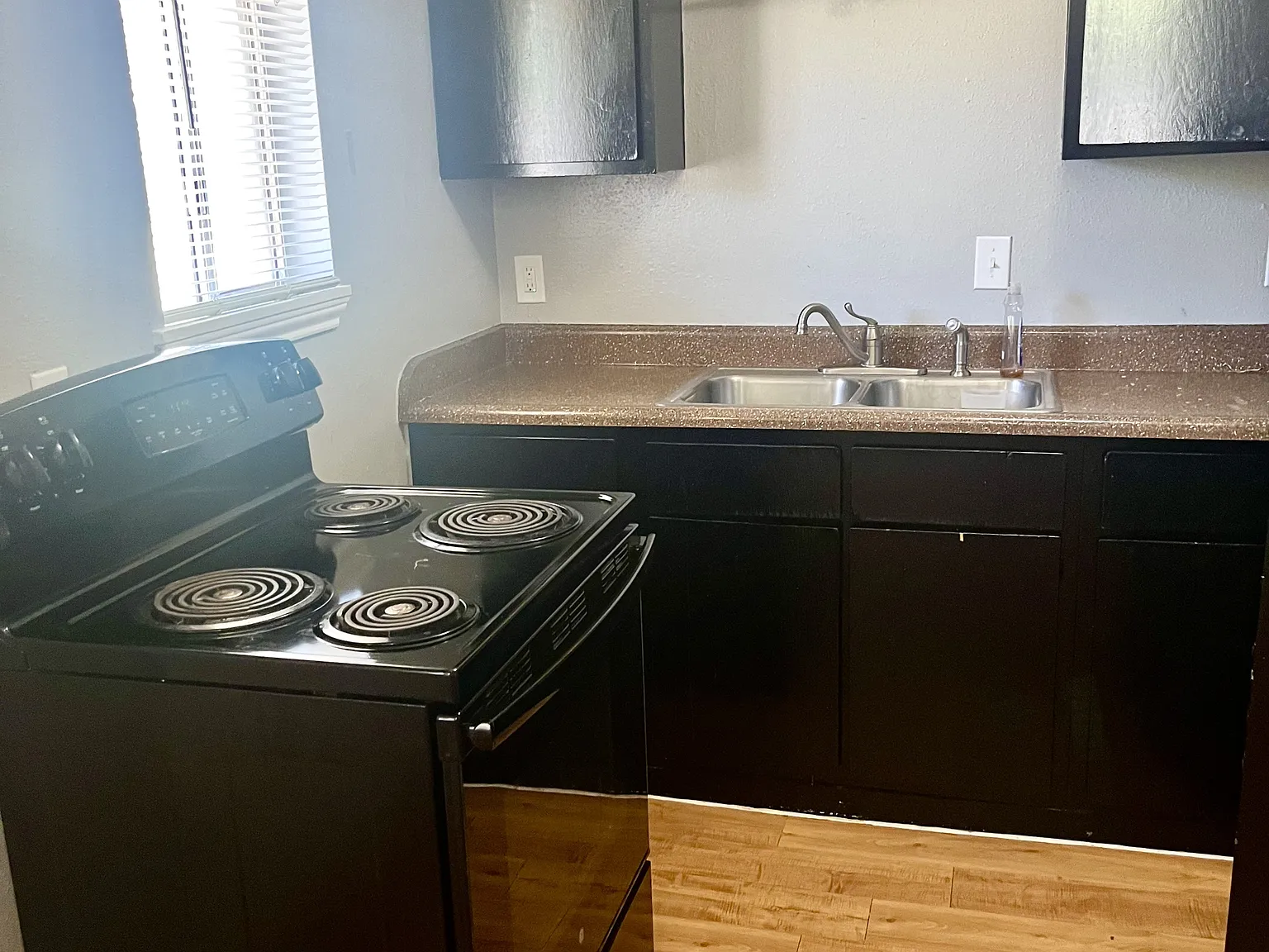 2606 Ektom Drive - 6 — Photo 2