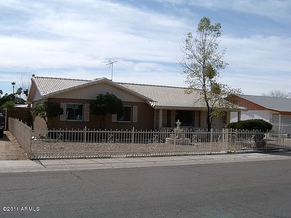 3rd image of 3641 W SUNNYSIDE Drive