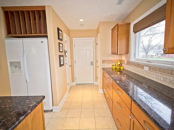 5th image of 6977 Woodbank Dr