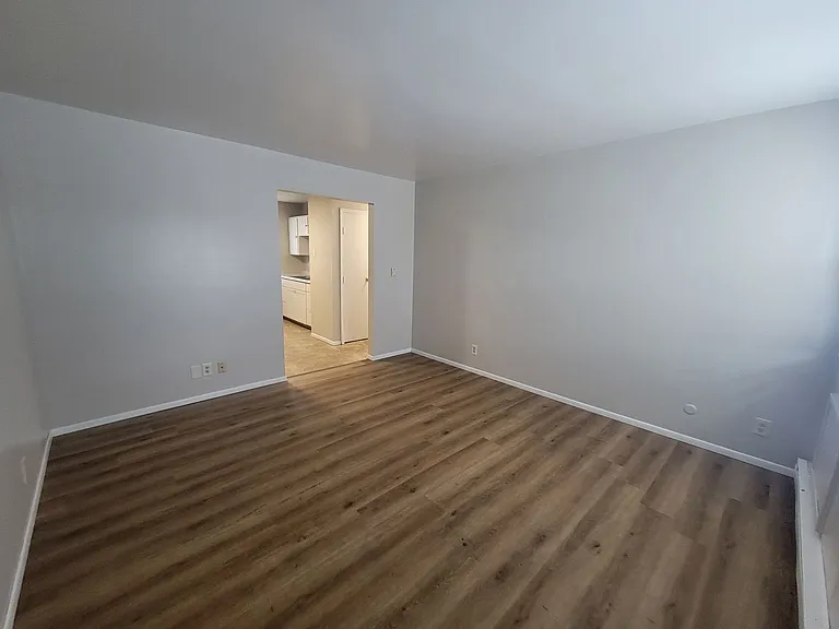 Pekin Place Apartments — Photo 7