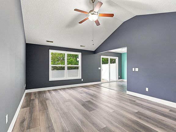 4th image of 130 Chapel Chase Dr