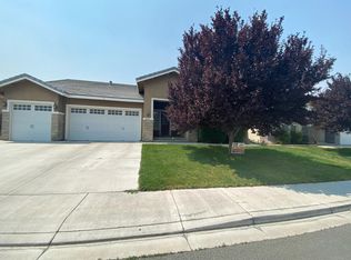 570 White Eagle Ln, Fernley, NV 89408