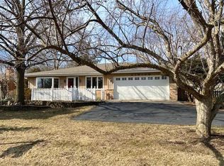 27W126 Jewell Rd, Winfield, IL 60190