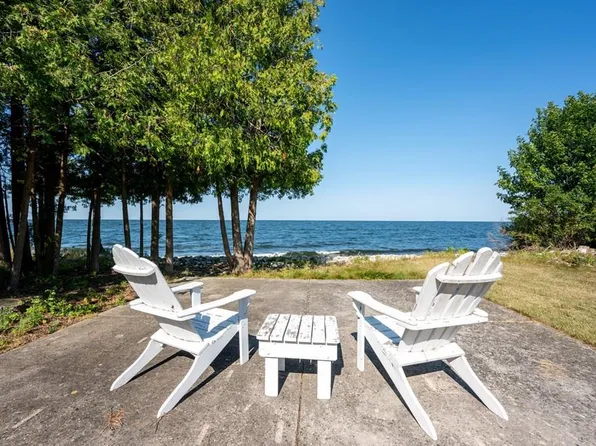 5713 Bay Shore Dr, Sturgeon Bay, WI 54235