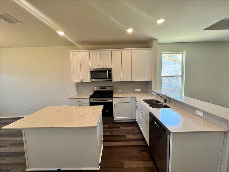 353 Grace Lilly Dr — Photo 4